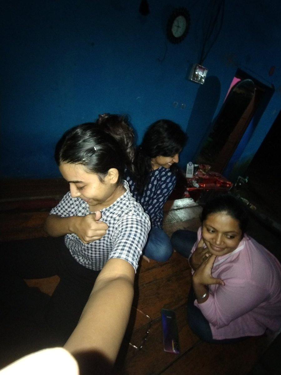 Deeptihelloww's tweet image. Aesthetic banne ki nakam/kosis