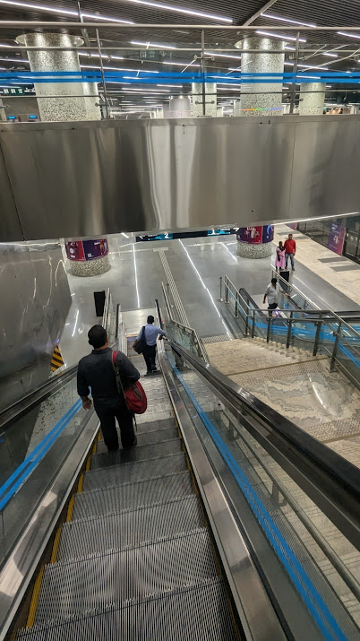 smartspendcode's tweet image. T2 Mumbai Airport to home in 60 mins for ₹90 💥
The biggest upgrade for Mumbai in years has to be the new Metro 3 Aqua Line connecting via both airport terminals T1 and T2.
Reached from T2 exit to Grant Road metro station in about 35-40 mins (₹60), then a short 10-15 min…