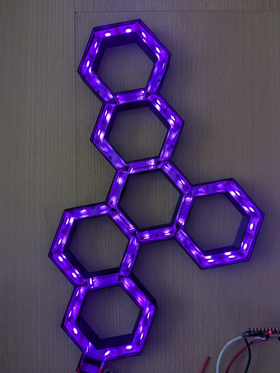 🅴🅼🆂🅸🆃 tweet media