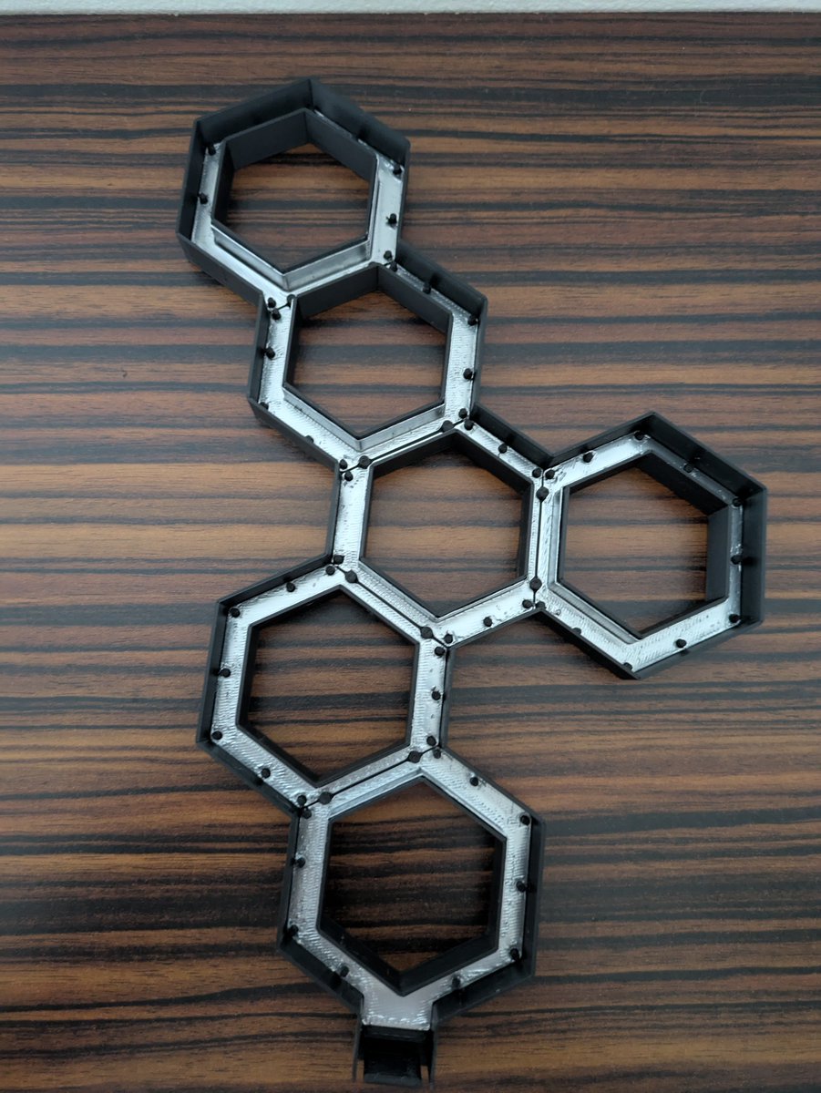 🅴🅼🆂🅸🆃 tweet media