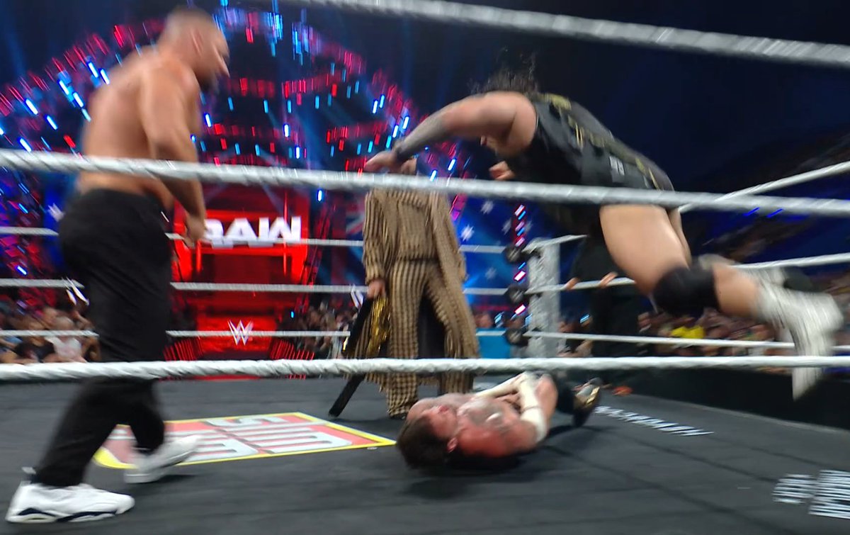 TSUNAMIIIII

#WWERaw