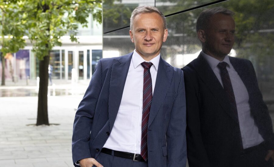 Instytut Sobieskiego (@instsobieskiego) on Twitter photo 📷Jak pomysł Ministerstwo Rodziny, Pracy i Polityki Społecznej , o obcięciu godzin pracy wpłynie na gospodarkę kraju? Kto na tym straci, a kto skorzysta? Na te pytania odpowiedział <a href="/BartoszMarczuk/">Bartosz Marczuk</a> w swojej analizie pt. "Bieda na życzenie". Zauważył także, że krótsze godziny 📷Jak pomysł Ministerstwo Rodziny, Pracy i Polityki Społecznej , o obcięciu godzin pracy wpłynie na gospodarkę kraju? Kto na tym straci, a kto skorzysta? Na te pytania odpowiedział <a href="/BartoszMarczuk/">Bartosz Marczuk</a> w swojej analizie pt. "Bieda na życzenie". Zauważył także, że krótsze godziny