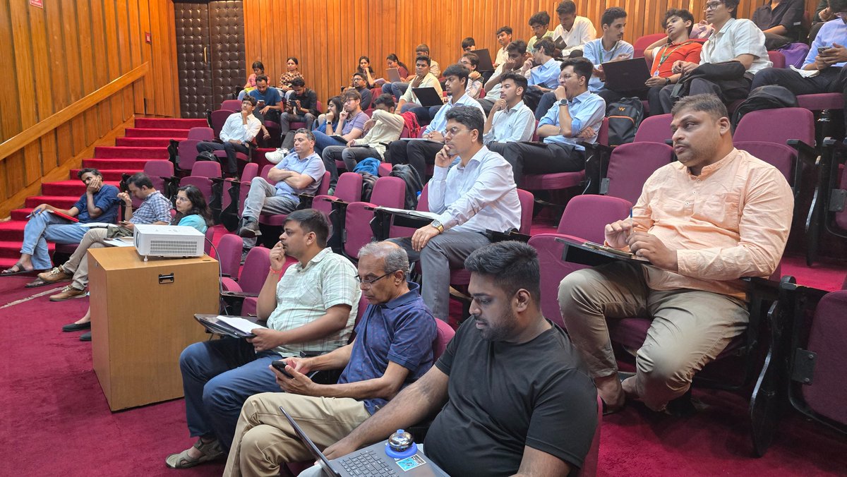 CDPG_IISc's tweet image. The Bengaluru Last Mile Challenge 2025 finale wrapped up today - and what a day it was!
After weeks of hard work, brainstorming and relentless innovation, the shortlisted teams presented their final prototypes solutions at IISc Bengaluru. We saw some truly groundbreaking ideas…