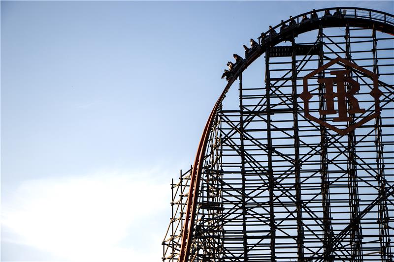 SF_FiestaTexas's tweet image. Drop into the week at Six Flags Fiesta Texas! ⬇️ We are open from 12 - 10 PM today. bit.ly/3XwFeJY
#fiestatexas #rollercoasters #thingstodoinsanantonio