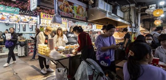 MalloryHar63463's tweet photo. With trade uncertainties looming, China's producer prices fell 3.3 percent year-on-year in May, down from 2.7 percent in, marking the biggest decline in more than a year. In addition, the consumer price index (CPI) in May fell by 0.1 https://t.co/i7gE3eJBOp