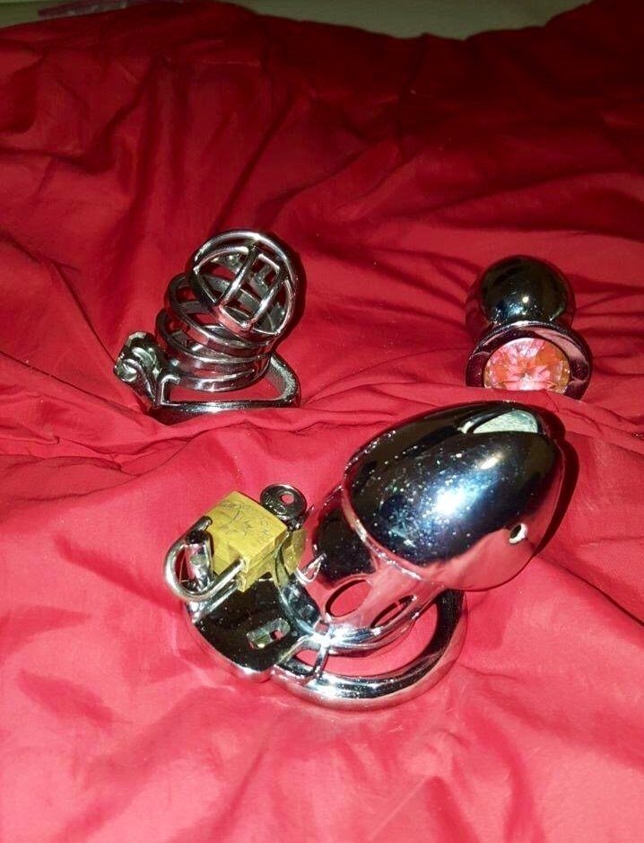 WHO ELSE WANTS TO REMAIN LOCKED AWAY FOR ME THIS MONTH OF LOCKTOBER? I LOVE HOLDING YOUR ORGASMS.😈🛐 I LOVE SEEING YOU FRUSTRATED AND NOT BEING ABLE TO GET ERECT IN YOUR CHASTITY CAGE!💟🔐