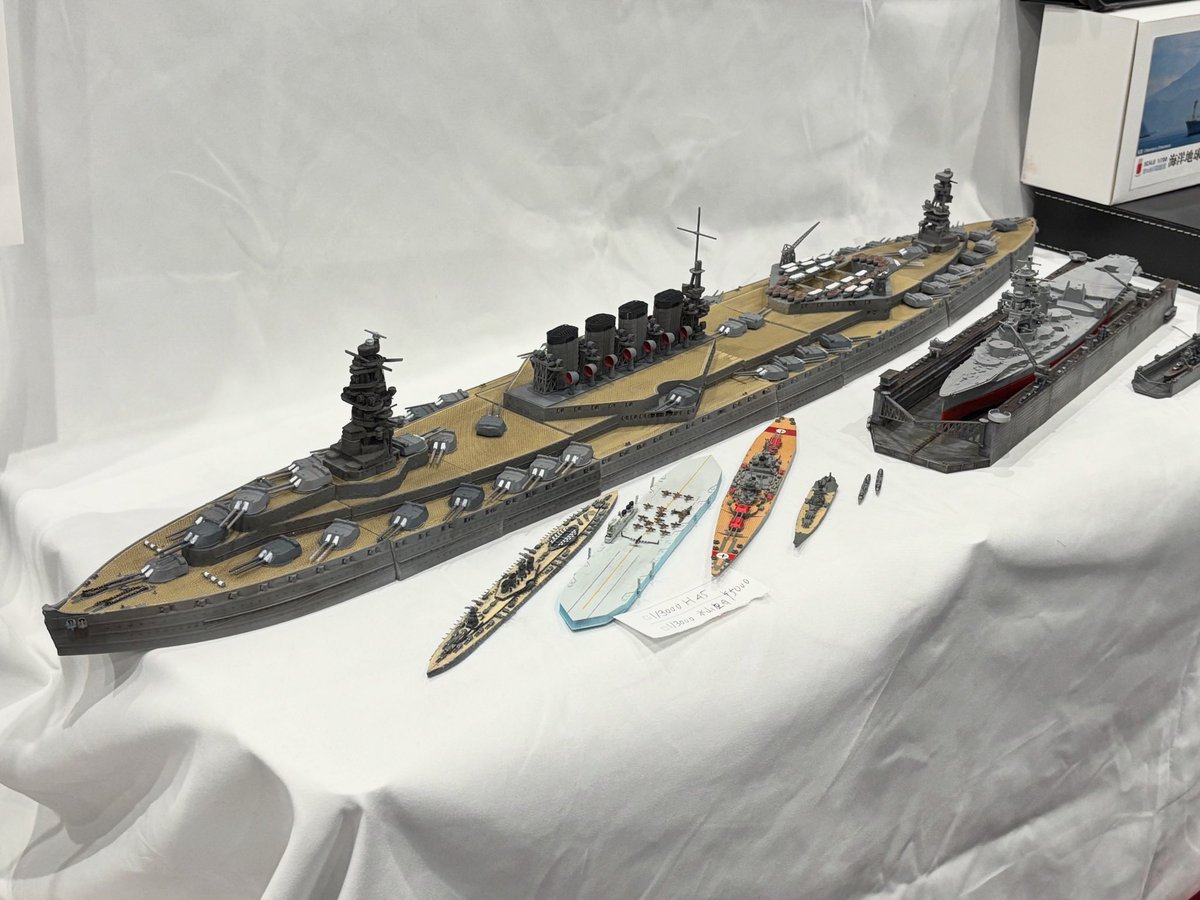 #ドックヤードマーケット レポ15

購入したもの（その4）

1/700 50万トン戦艦！
今回ではなく、ワンフェスで購入しています！
めちゃくちゃデカいです！

#艦船模型 #計画艦 #架空艦