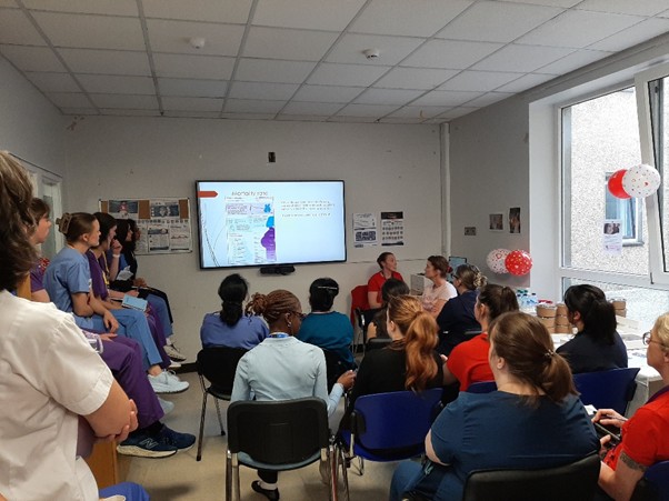 UHW_Waterford's tweet image. Today is #WorldThrombosisDay.  Every 6 seconds, someone dies from a condition related to blood clots. #preventable  #knowthesignsrisksandsymptoms #HeadToToeChallenge.Maternity, Neonatal &amp;amp; Gynae Services raising awareness for World Thrombosis Day.
@IrelandSouthWID @HSEDubSouthEast