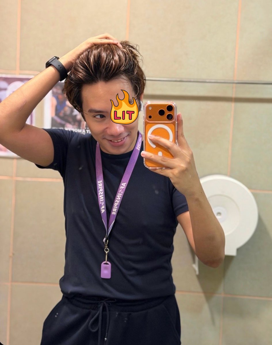 NineNaniNine's tweet photo. Went to the gym para mag selfie lang talaga 🤣 https://t.co/FKq5mGMmht