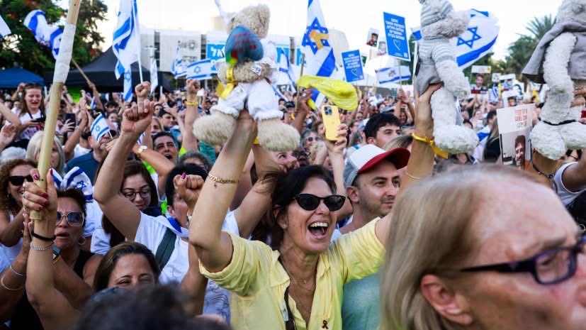 Après 739 jours, 20 otages israéliens sont enfin libres. Pensée pour les 27 morts pendant leur détention et 1 autre tué lors d’un conflit précédent.
Leur courage nous rappelle que la liberté et la paix restent nos valeurs à défendre.

<a href="/Le_CRIF/">CRIF</a>  <a href="/AssembleeNat/">Assemblée nationale</a> <a href="/Nouv_Energie/">Nouvelle Énergie</a>