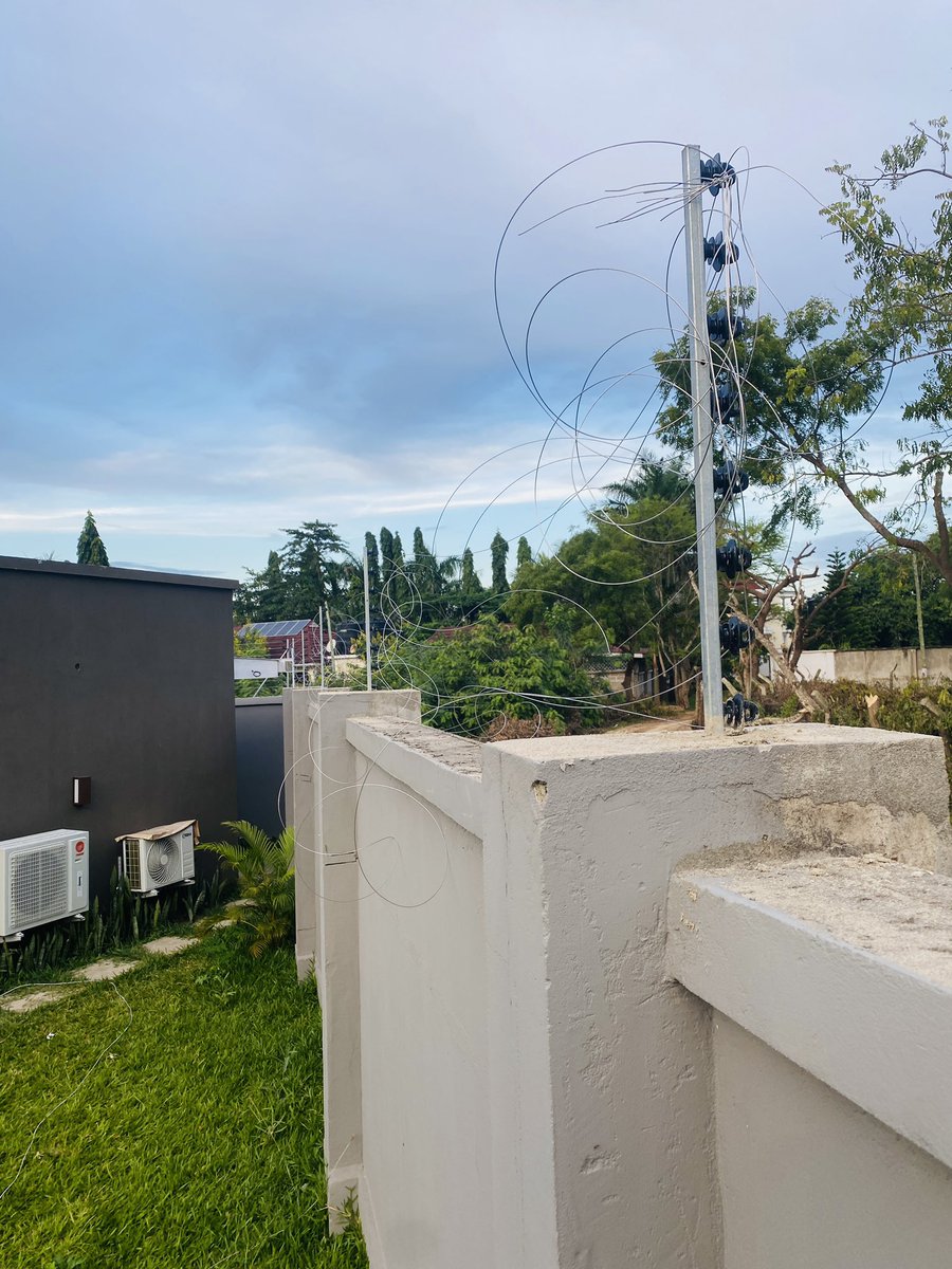 SafeEye_tz's tweet photo. With SafeEye Electric Fence, your safety isn’t a risk - it’s guaranteed.

0716 128 815 / 0762 019 790 https://t.co/CuXr3Zvpxy