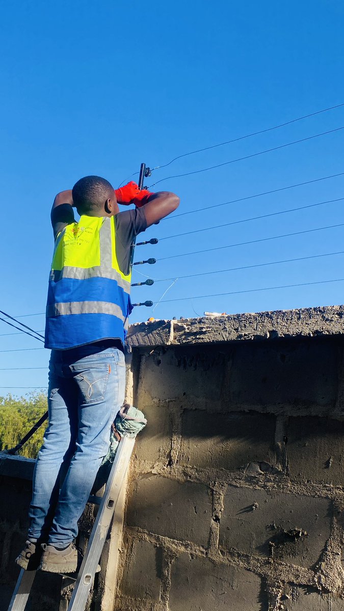SafeEye_tz's tweet photo. With SafeEye Electric Fence, your safety isn’t a risk - it’s guaranteed.

0716 128 815 / 0762 019 790 https://t.co/CuXr3Zvpxy