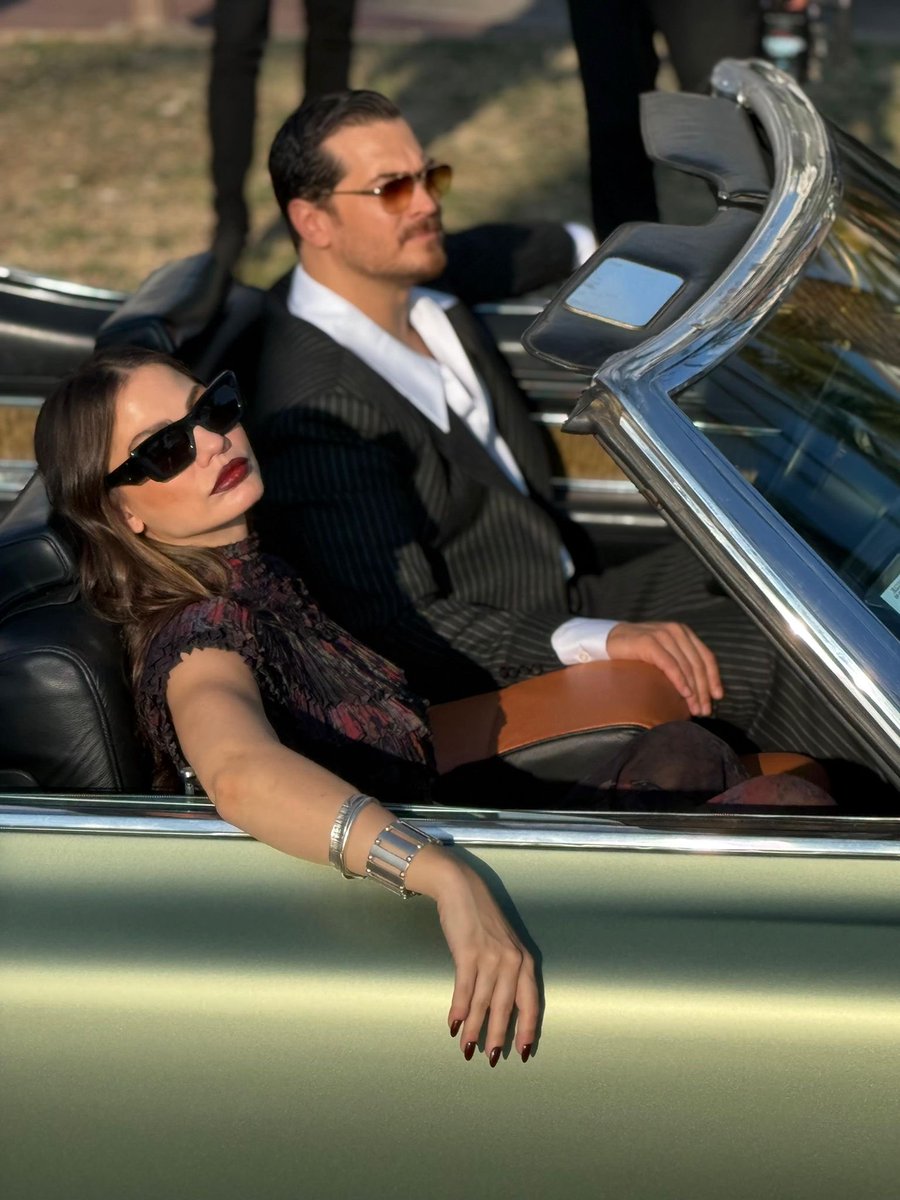 dizianaIiz's tweet photo. Çağatay Ulusoy ve Demet Özdemir, Eşref Rüya dizisinin arabasıyla Cannes sokaklarında. https://t.co/Y9Jjxg5bD0