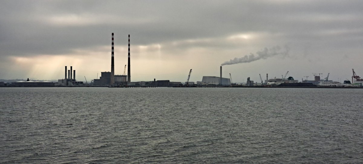 Steely-grey Monday...
#Clontarf #DublinBayArea #BaileNagCorr #CnocánDoirinne