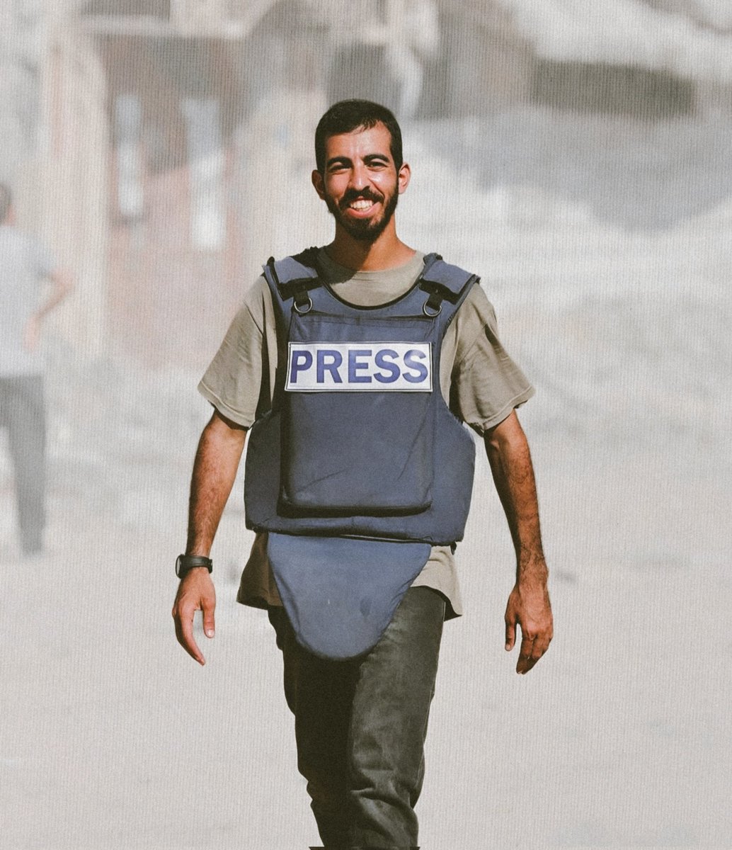 Elveda Salih, elveda Gazze’nin sayısız çiçeğinin sonuncusu. Şanla, şerefle ayrıldın bu dünyadan. Şahidim. Katillerinin çiğneyip tükürdüğü insanlık, sende ve halkında güneş gibi parlıyor. Şahidim. Kanınızın tek damlasının bile yerde kalmadığı günlere de şahit olacağım inşallah.