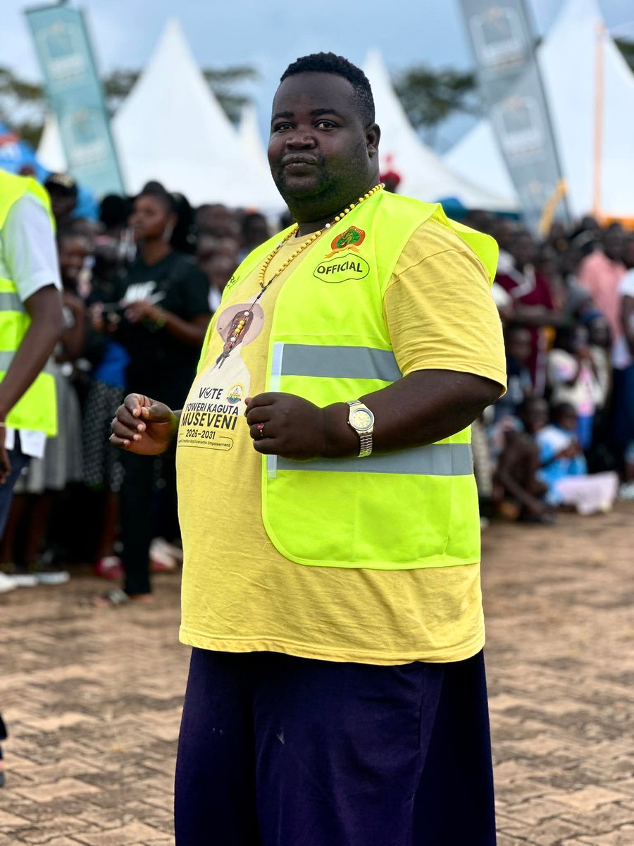 This guy knows every party in Gulu town infact he knows where there's free food and there's no party without him if it ever happens jst know it was boring party