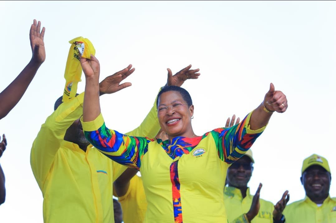 Muhoozi_Titan's tweet photo. Today, Rt.Hon Speaker @AnitahAmong's smile reflects a spirit of determination and the quiet dignity of leadership.
#ProtectingTheGains #NRMParty 
Thank you West Nile 
Maddi-Okollo 🫡 https://t.co/Ef1EvZcIbM