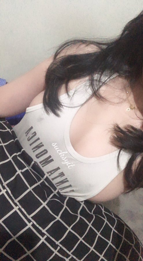 veynwu's tweet image. F18 ( not a seller ) like and reply for a nudie in dms💞