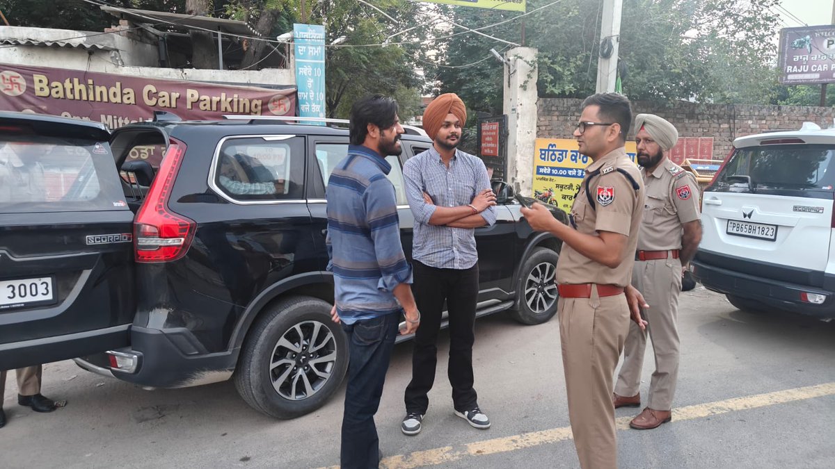 BathindaPolice's tweet image. 🚨 Festival Safety Alert! 🚨
Bathinda Police, under the supervision of gazetted officers, are conducting special evening checkpoints to thoroughly check suspicious individuals and vehicles.
Citizens are urged to immediately report any suspicious activity.
 #FestivalSafety