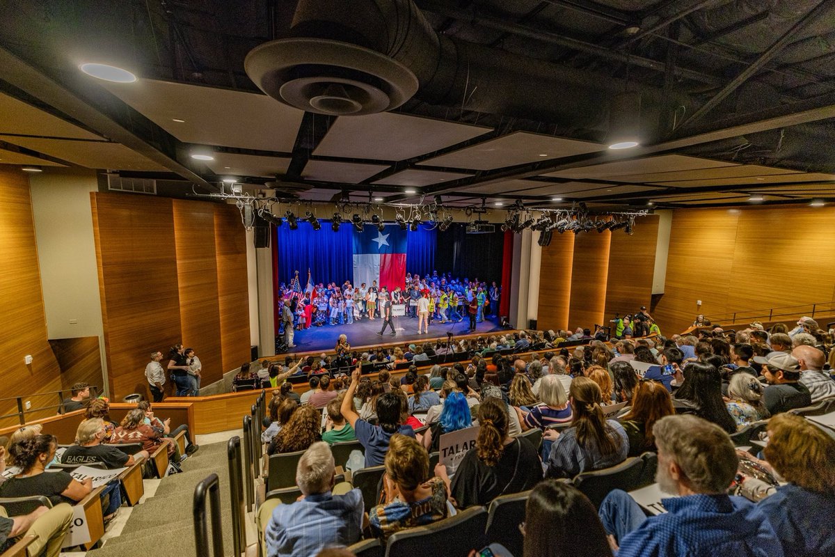 TeamTalaricoHQ's tweet image. Huge crowd for @jamestalarico in deep red San Angelo, TX!
This county hasn’t voted for a Democrat since LBJ, but they showed up for Talarico.