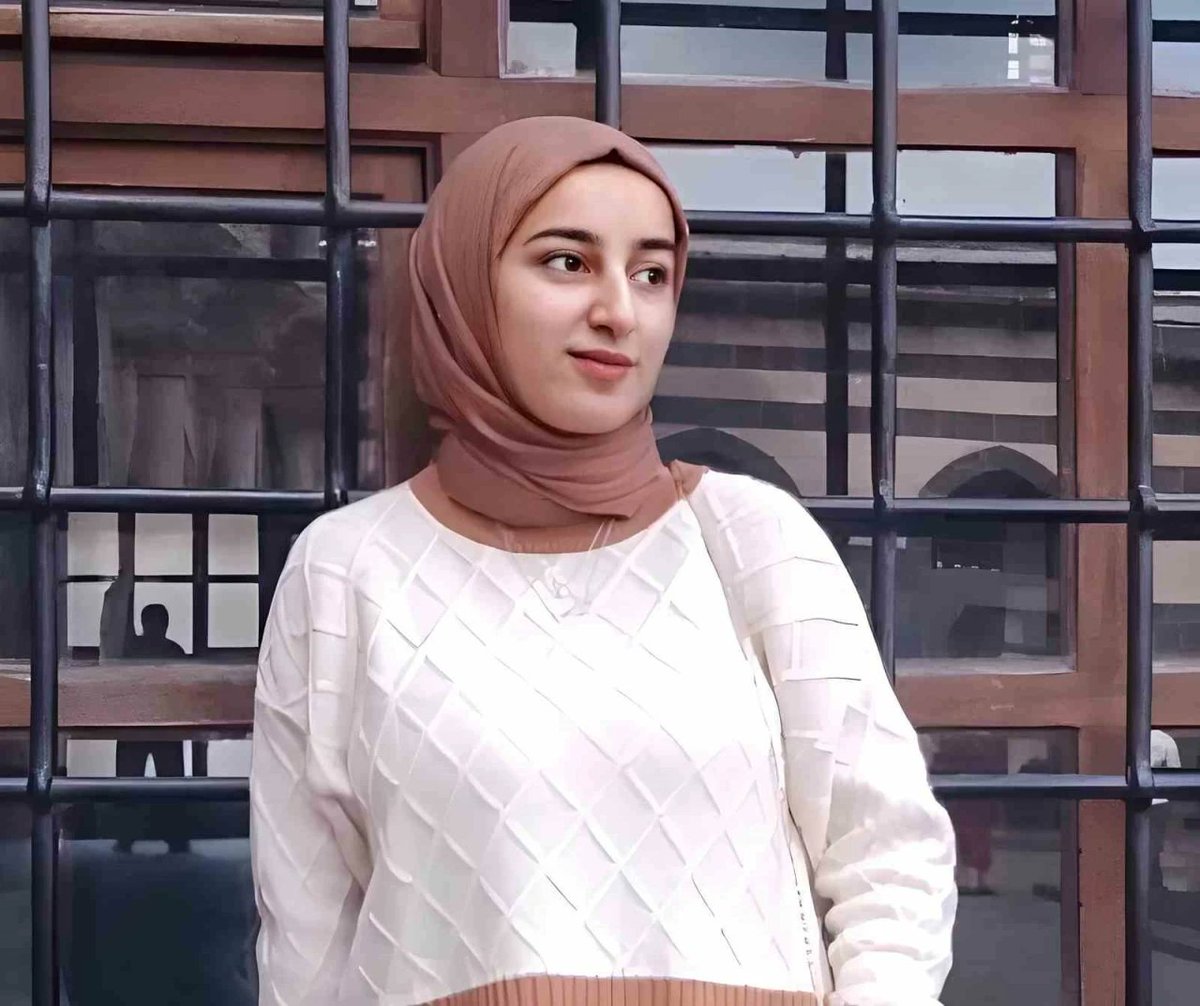 🔴Rojin Kabaiş olayının üstü kapatılmaya çalışılsada açık ve net bir şekilde cinayet olduğu ortadadır. 

Rojin Kabaiş intihar etmedi, ÖLDÜRÜLDÜ. 

NOT: Bu benim kendi düşüncemdir.