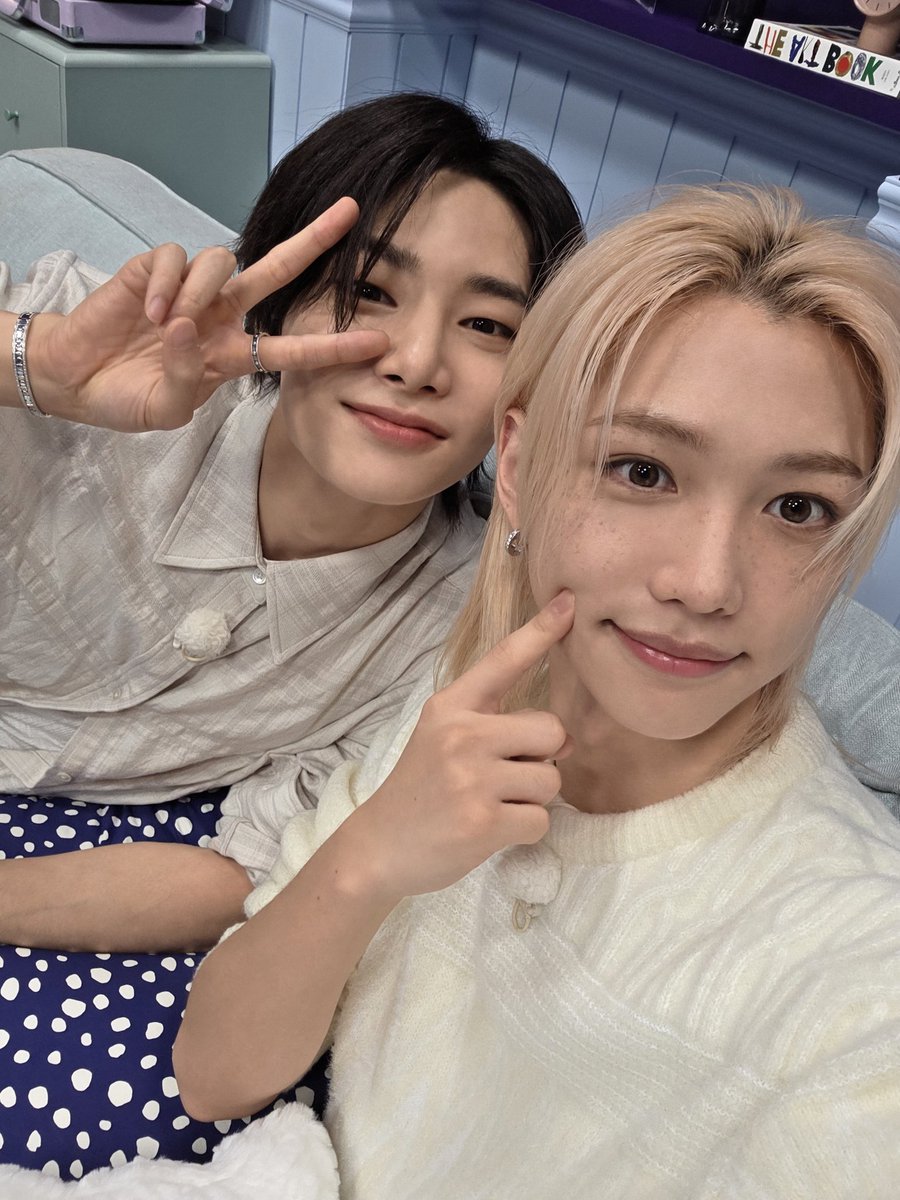 hyunlix_jeongho's tweet photo. ɪ ʟᴏᴠᴇ ʏᴏᴜ ᴠᴇʀʏ ᴍᴜᴄʜ, ʏᴏᴜ ᴀʀᴇ ᴛʜᴇ ᴍᴏꜱᴛ ᴡᴏɴᴅᴇʀꜰᴜʟ ɪɴ ᴛʜᴇ ᴡʜᴏʟᴇ ᴜɴɪᴠᴇʀꜱᴇ 💜💕
{#StrayKids #TwoKidsRoom
#2KidsRoom #Jeongin #Felix
#BeautifulHands #PerfectFaces
#Wonderful #ADORE #CUTIES
#ILOVEJEONGLIX #UNIVERSE }
☟︎︎︎
https://t.co/nHWRnrL6xV https://t.co/A9YZySkKwz