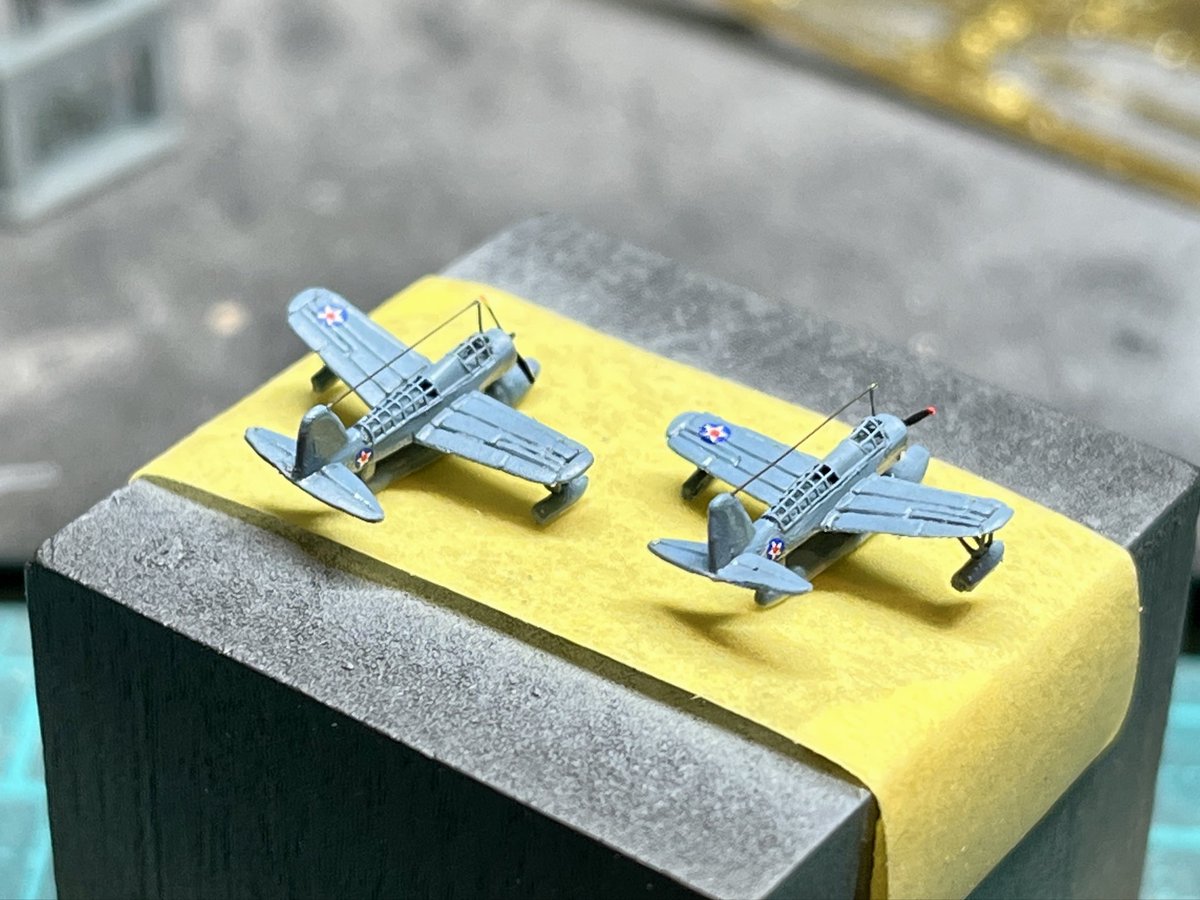 ドラアリゾナ、OS2U水上機の製作完了。識別マークは左翼のみのようなのでそのようにしています