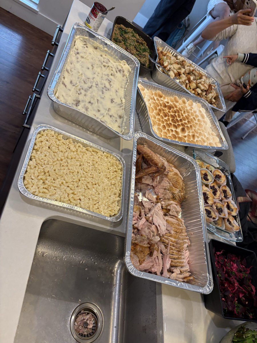 Due to how immensely shit the potluck was last year, <a href="/CourtneyChels/">Chelsea.</a> and I decided to take control and bring tradition back! 

Safe to say dinner was a success! Happy Thanksgiving to all my Canadian homies out there 🇨🇦 🍂