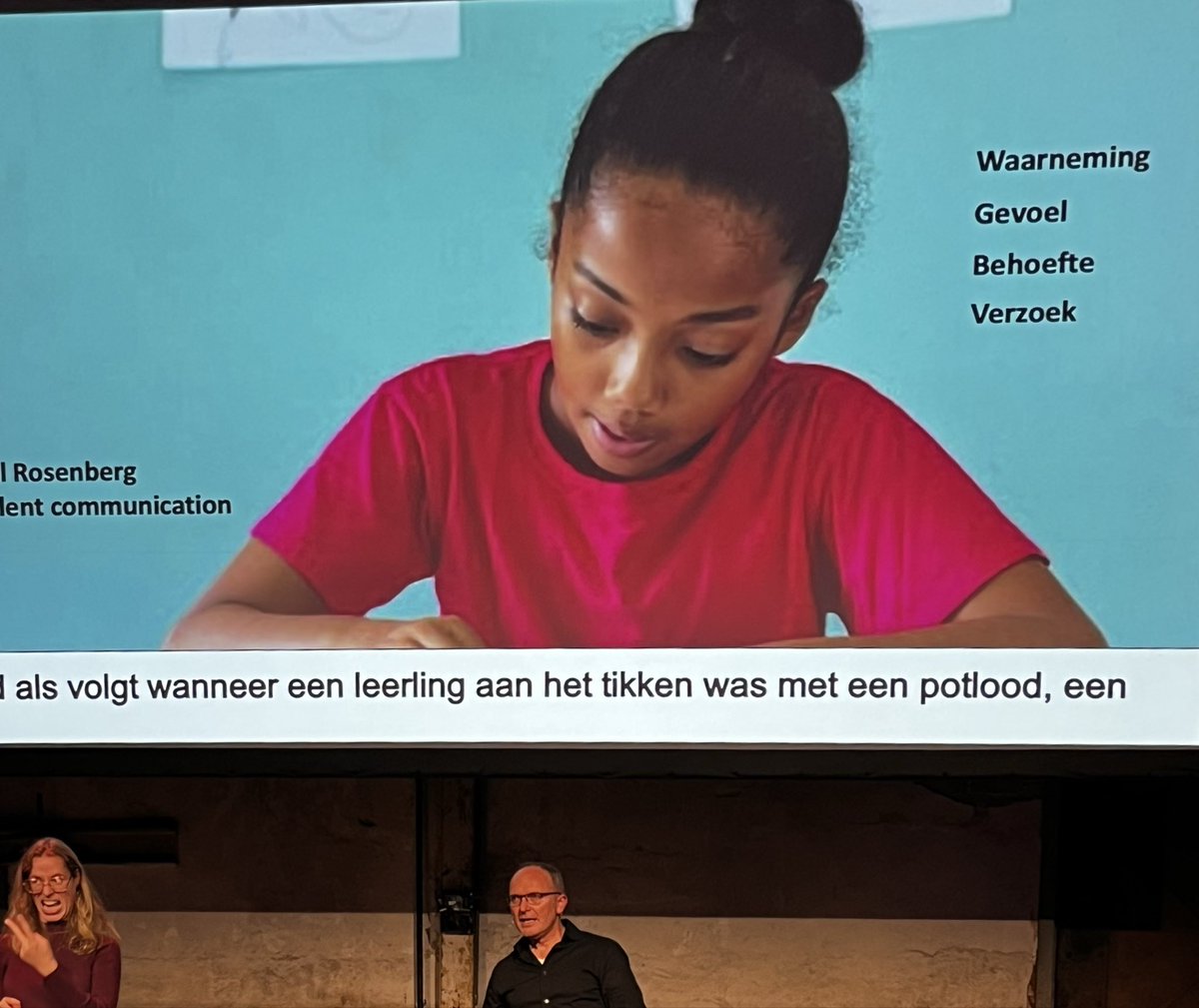 Gedrag is nooit zomaar gedrag.. 
het vertelt een verhaal. 
Als we écht willen helpen, luisteren we naar wat eronder ligt. 
Zo bouwen we samen aan veiligheid, verbinding en veerkracht
#Vierdag #BartHeeling