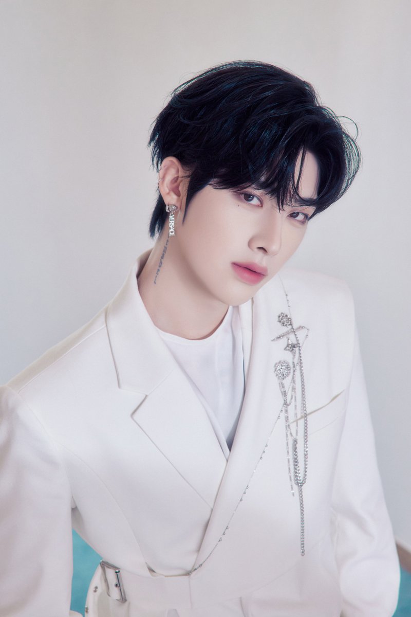 ZB1_jp's tweet image. ZEROBASEONE Japan Special EP
『ICONIK』

ICONIK PHOTO JP ver.
#RICKY #リッキー

Title Track 「ICONIK (Japanese ver.)」
🎞️🎧 2025.10.24 00:00 (JST)

Pre-Add/Pre-Save
🔗 zb1.lnk.to/RDwr9C
*Japan &amp;amp; U.S. Only

#ZEROBASEONE #ZB1
#ICONIK #ZEROBASEONE_ICONIK