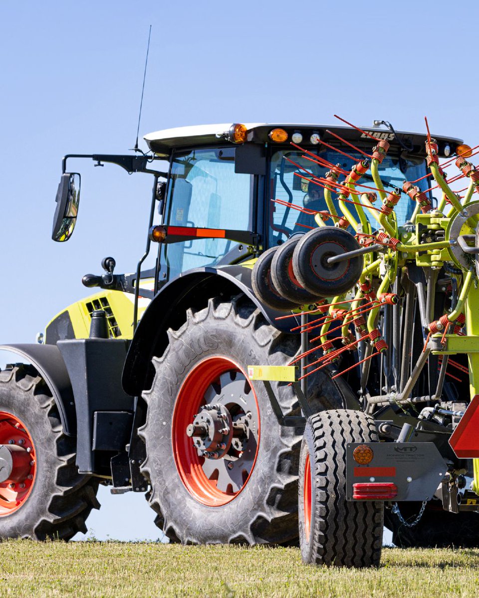 When every drying hour counts, the VOLTO delivers.​​

CLAAS VOLTO tedders use MAX SPREAD crop flow for faster, more even drying—getting you one step closer to baling quicker. Call us today at (204) 727- 1050