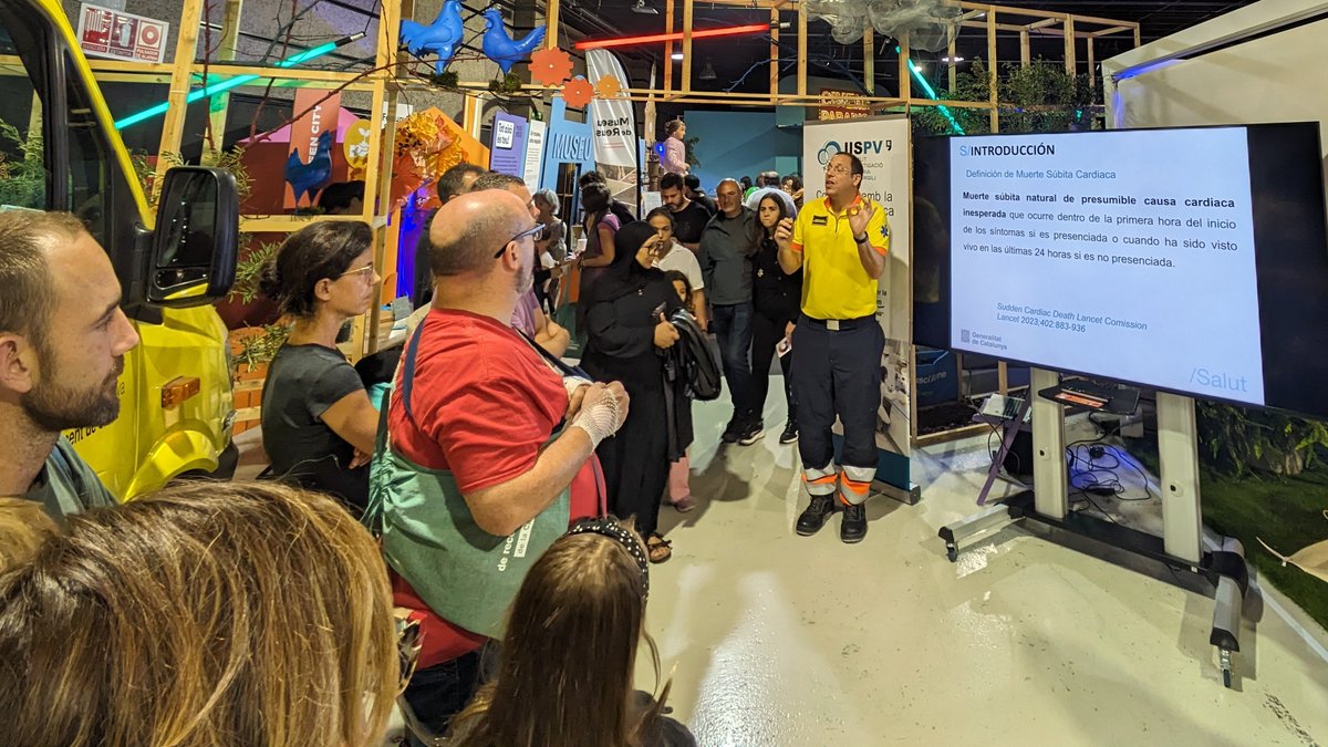irbcatsud's tweet photo. 👏🏻 Més de 200 persones han pogut descobrir, aquest cap de setmana a l’#exproReus, com funciona una ambulància 🚑 i com reconèixer i actuar davant d’una aturada cardíaca amb tallers pràctics!💪

#20AnysIISPV @firaReusEvents @semgencat https://t.co/HIz2Z49Lzw