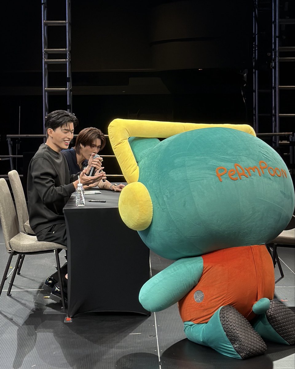ท่านกับพ่อพ่อทำงานเหนื่อย เพิ่มดูแลเองคั้บ! 
#GMMTVFANIVALxPondPhuwin
#PERMPOON