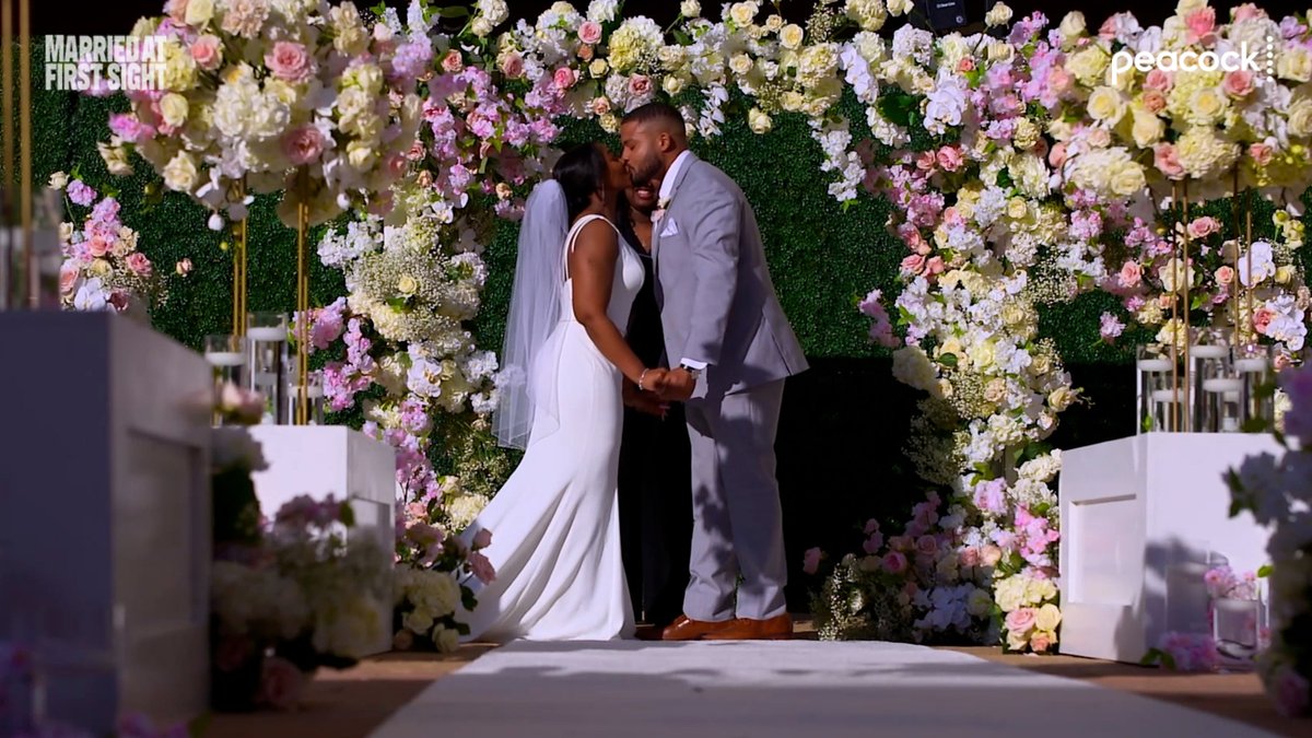 peacock's tweet photo. No better pickup scene than the altar.  

A sneak peek of #MarriedAtFirstSight is streaming now. And catch the new season arriving October 23 on Peacock. https://t.co/fwCQlkr0md