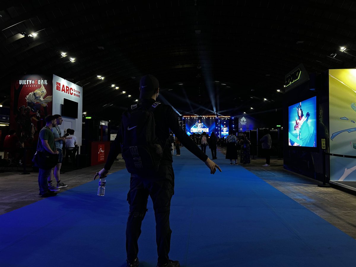 c’était sûrement le meilleur évènement de toute ma vie

l’endroit, la scène, les stands, les gens, j’avais oublié que je pouvais m'enjailler autant sans substances ( quelques flash sont tombés au combat cependant )

ça m’a redonné toute la déter du monde pour faire tous les