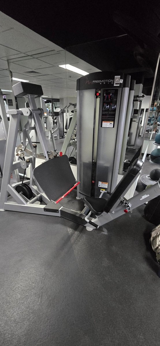 Haven't used one of these leg presses in years. Absolute top tier!