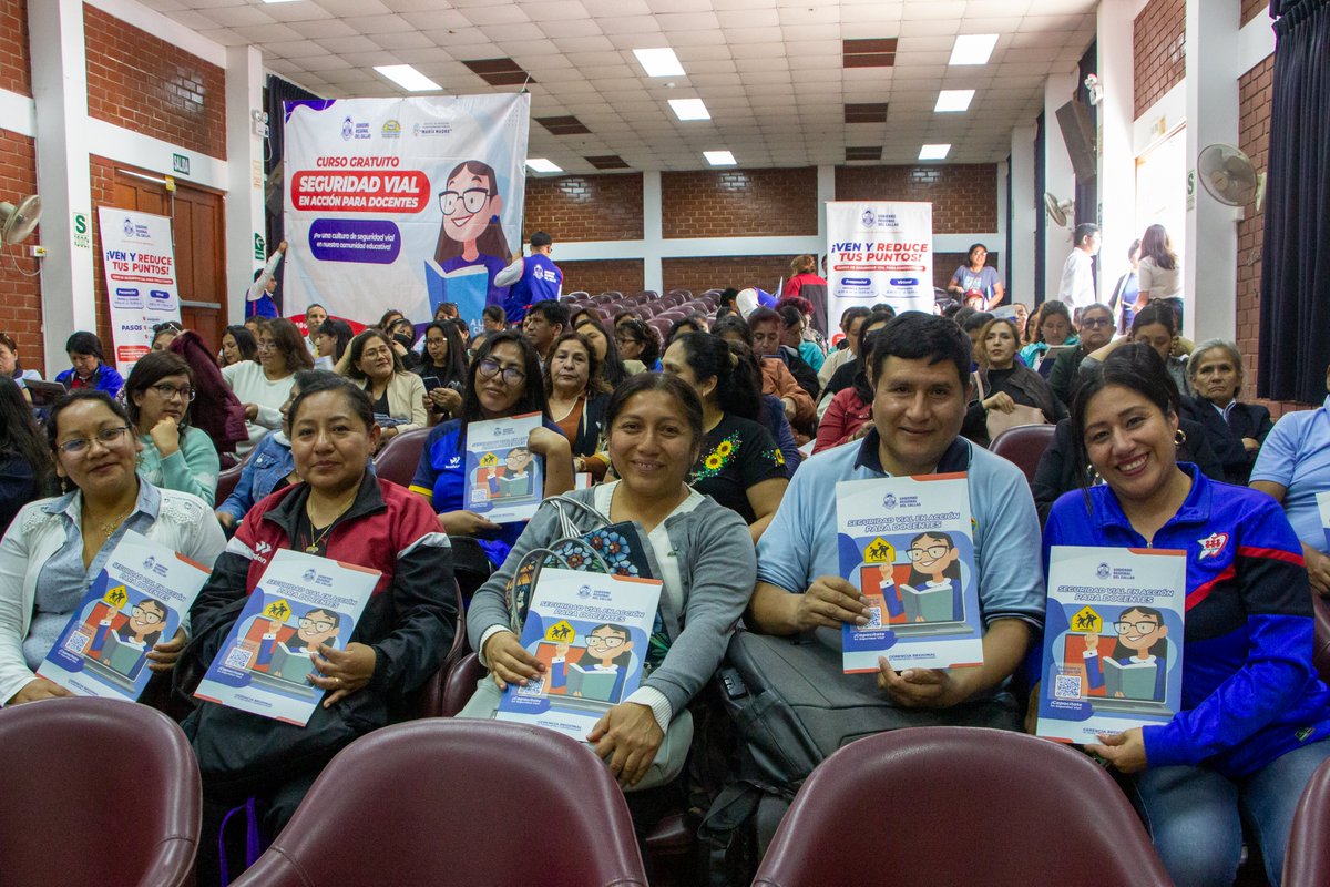 GRTyC_Callao's tweet photo. La Gerencia Regional de Transportes y Comunicaciones del GORE Callao en convenio con el Instituto Pedagógico Público María Madre clausuró el curso “Seguridad Vial en Acción para Docentes” en donde participaron más de 100 maestros. 👩‍🏫🚦 https://t.co/BpARQpsUXn