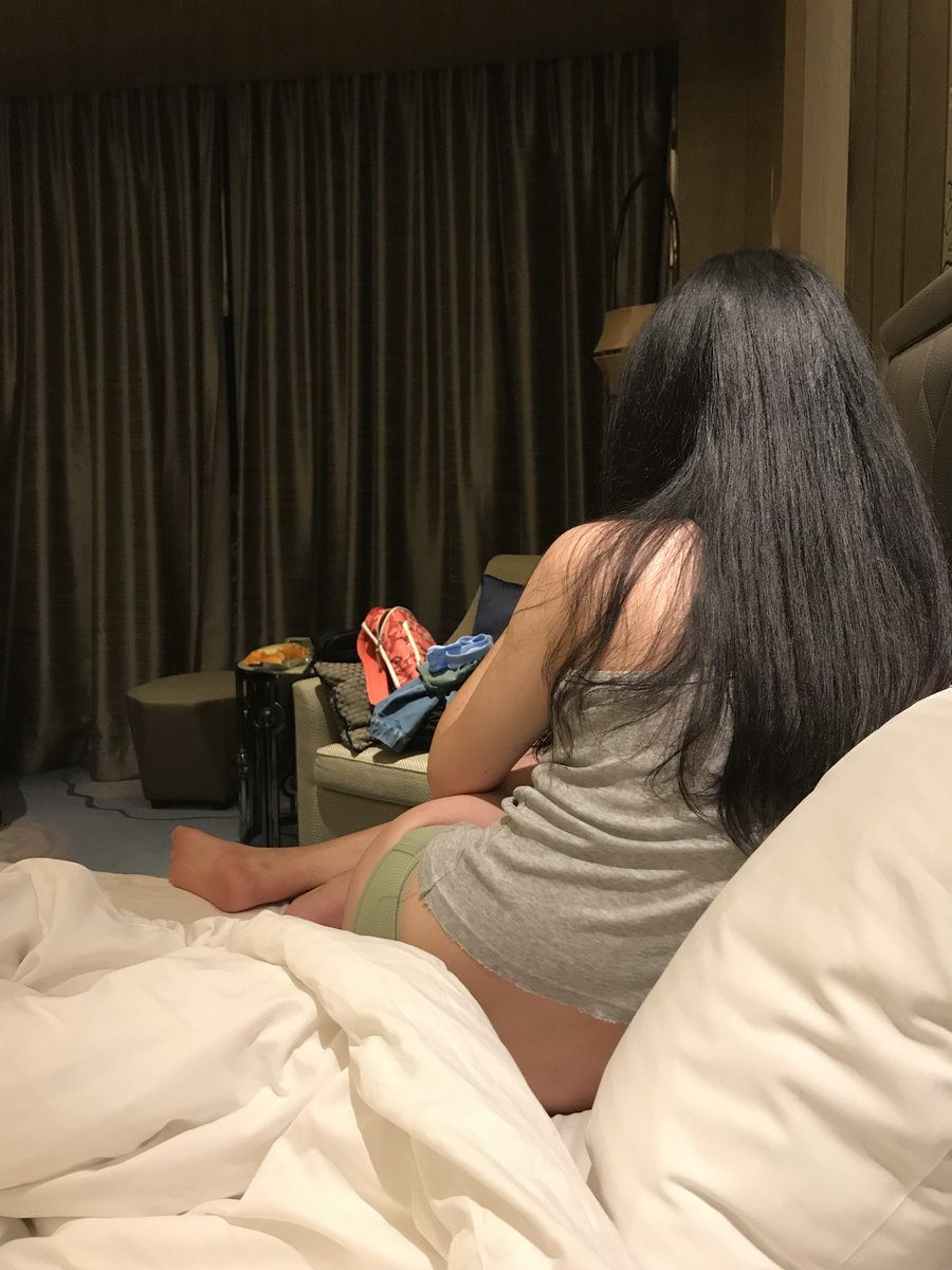 跟老婆新婚蜜月旅行时候，还是年轻的肉体，让人想念。回不去了，只能分享了。@AsianSwings4 @007share @006share @PIKAQ_Q @zhangsheng021 https://t.co/4F1EZTsIay