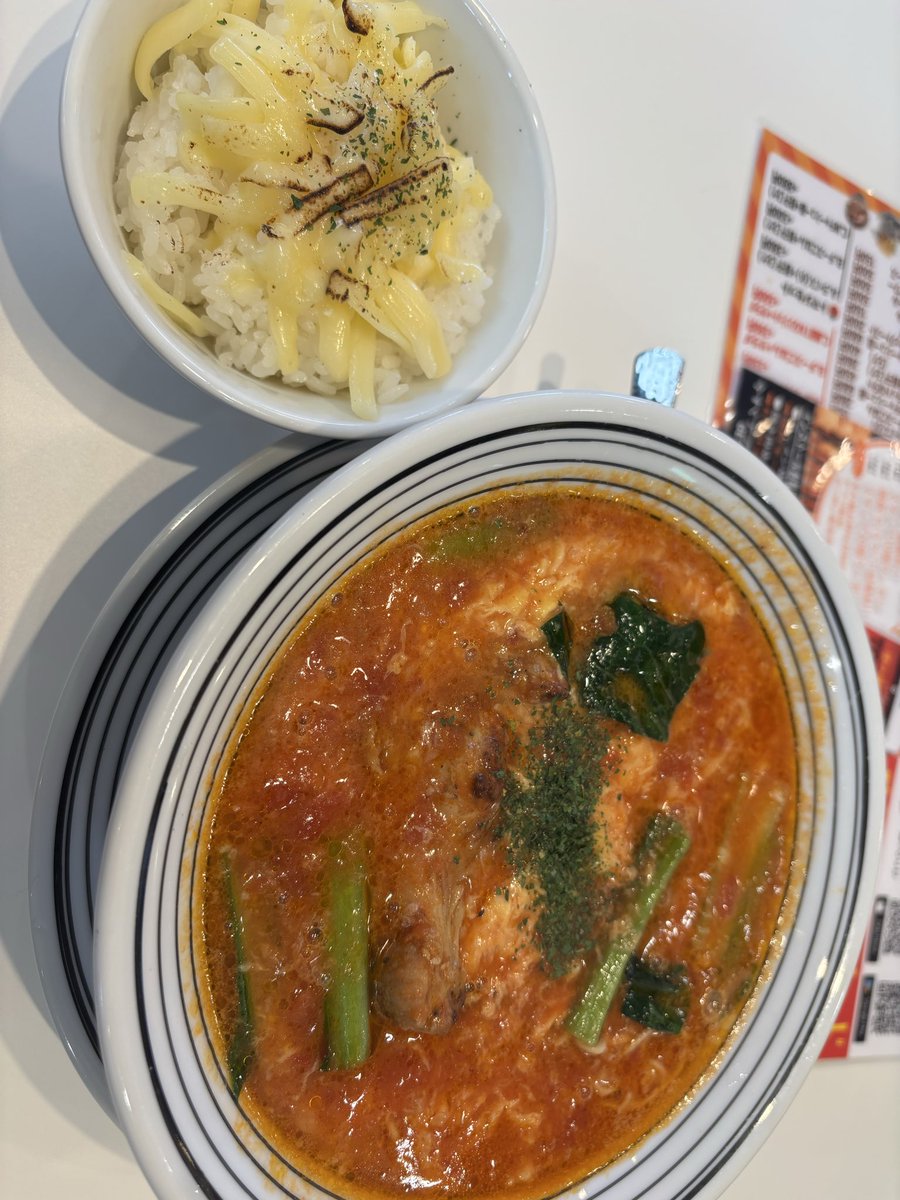 この前は牛タン1.5人前麦飯大盛り🐮
新潟にきてお気に入りのラーメン屋が増えたよ🍜これはトマトラーメン🍅チーズごはん必須🍚スープ飲み干せる✌️