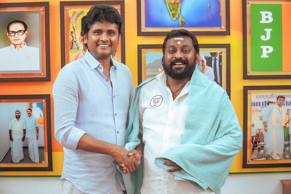 இன்று செங்கல்பட்டு வடக்கு மாவட்ட இளைஞர் அணி மாவட்டத் தலைவராக நியமிக்கப்பட்டதற்கு திரு.செல்வமுத்துக்குமரன் என்னை சந்தித்து வாழ்த்து பெற்றார். உடன் பா.ஜ.க செங்கல்பட்டு வடக்கு மாவட்ட செயலாளர் திரு.எடிசன் இருந்தார்.

Congratulated newly appointed office bearers of BJYM.