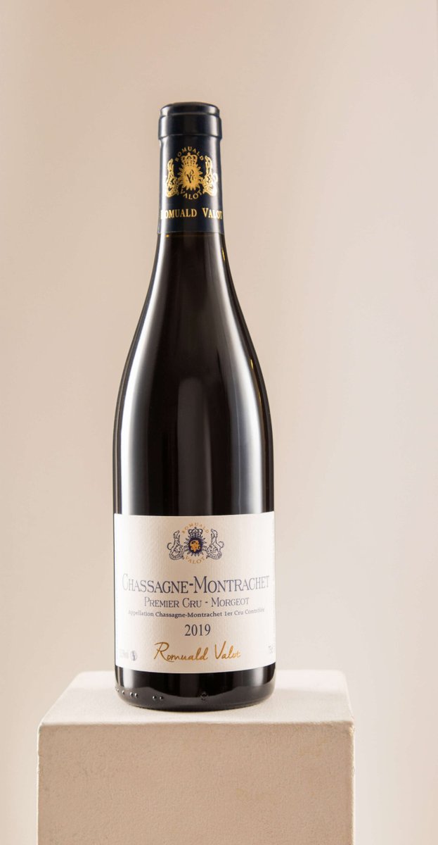 Embrace the season with the 2019 Chassagne-Montrachet Premier Cru from Romuald Valot, a Burgundy gem that captures the essence of autumn. This rich and deeply aromatic Pinot Noir offers voluptuous dark fruits enveloped in layers of Burgundy pleasure bit.ly/3KEqQ0A