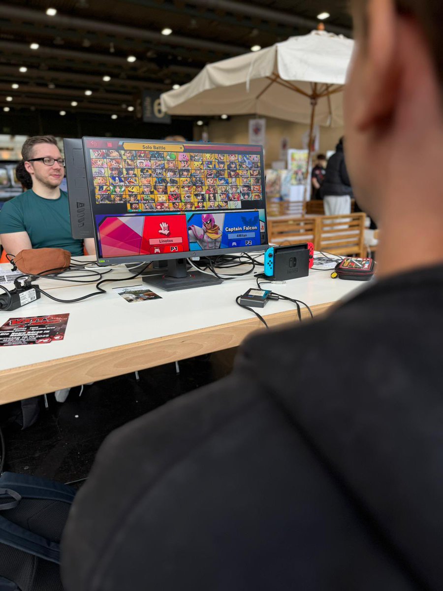 Bremen eSports auf der Herbstzeit 2025 🎮🍁
Auch in diesem Jahr waren wir wieder auf der Bremer Messe Herbstzeit (früher HanseLife) vertreten, was inzwischen schon eine kleine Tradition ist. An unserem Stand fand diesmal ein spannendes Super Smash Bros. Ultimate Turnier statt…