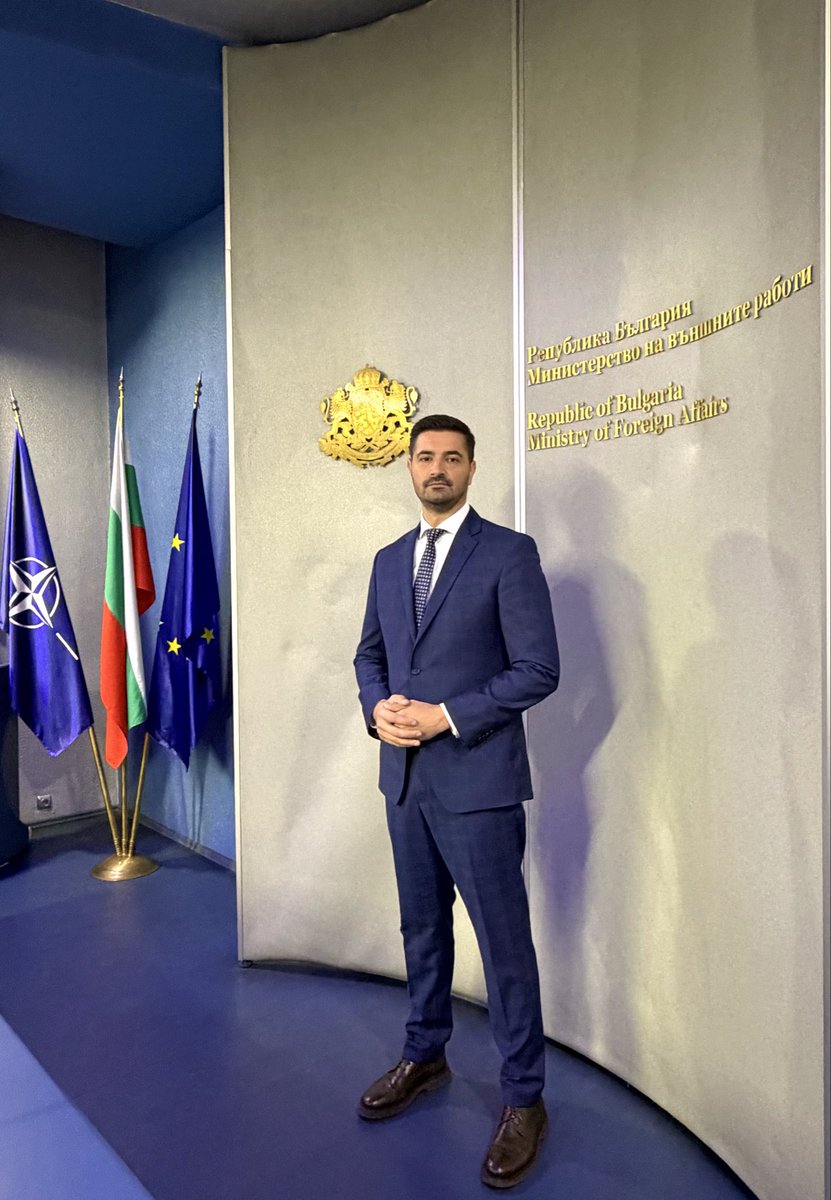 D_Mustajbasic's tweet image. Radna posjeta Bugarskoj na poziv @MFABulgaria – fokus na jačanju kulturne diplomatije i regionalne saradnje u kontekstu evropskih integracija. 🇪🇺
Zahvalan organizatorima na sjajnoj organizaciji i prilici da zajedno radimo na jačanju kulturne saradnje i evropske perspektive!🇲🇪🤝🇧🇬