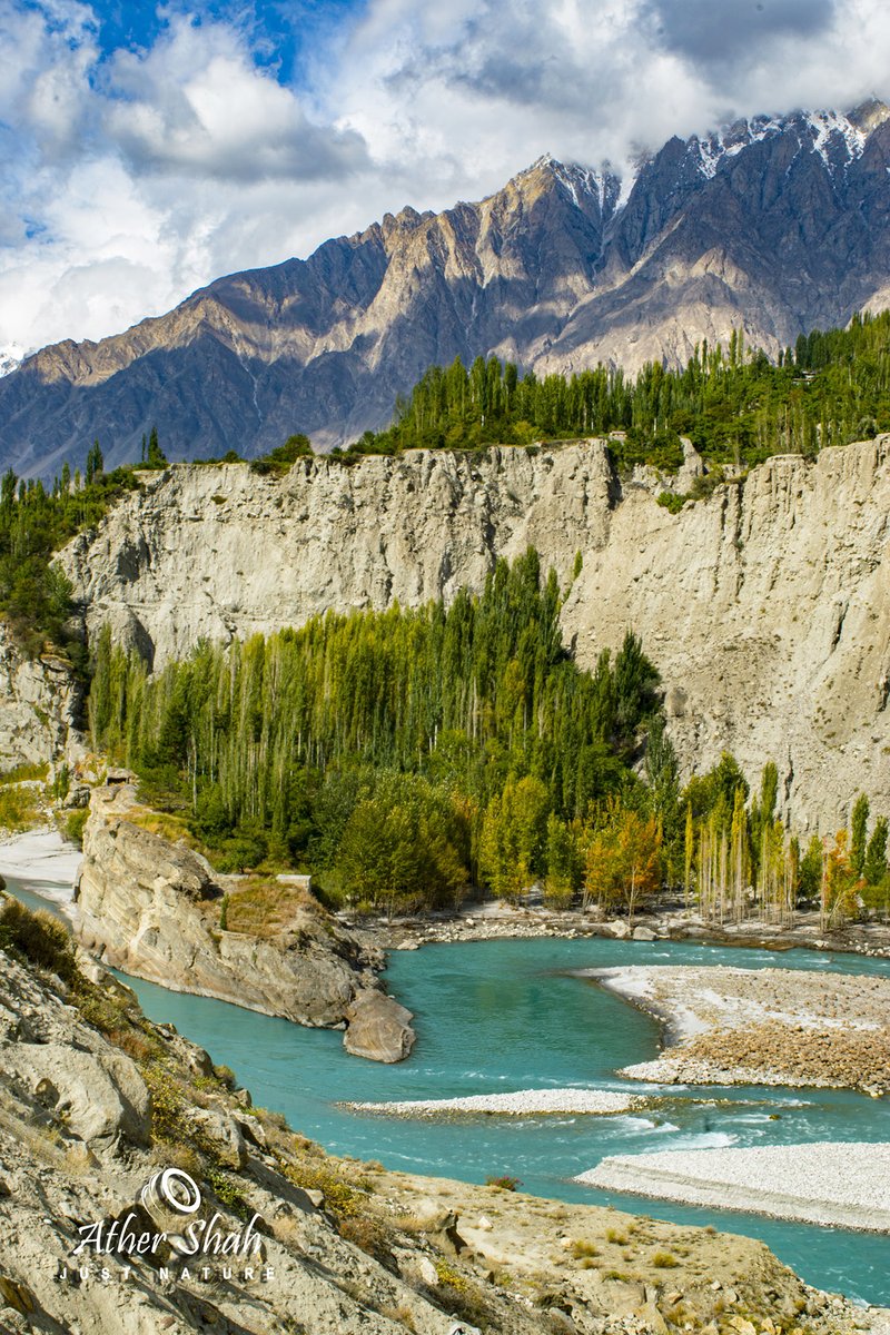 PakistanHighlan's tweet photo. Karakoram - the majestic mountain range https://t.co/55D7eg1up3