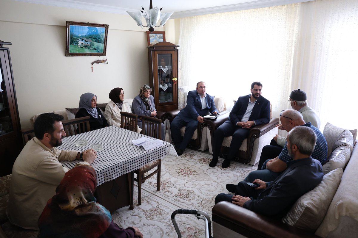Yavuz Selim Mahallesi sakinlerimizden Adil amcamızı ve Hüsna teyzemizi hanelerinde ziyaret ettik.

Tedavi gören Hüsna teyzemize Allah’tan şifalar diliyorum.