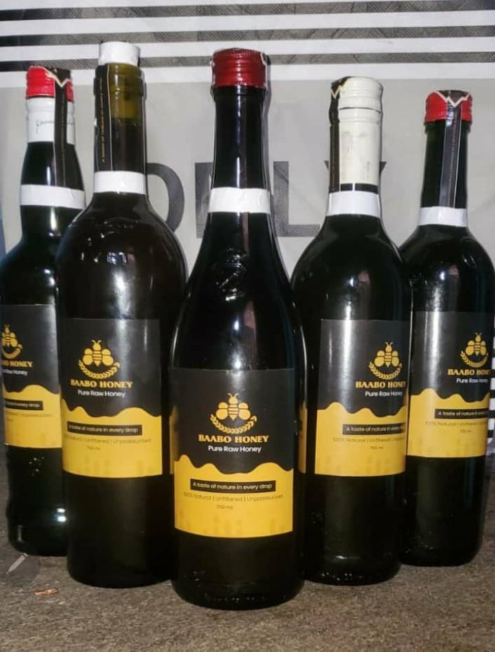 BaaboRodgers's tweet photo. @kirya_ug Nze ntunda pure natural Honey https://t.co/wHXKsxTYWa