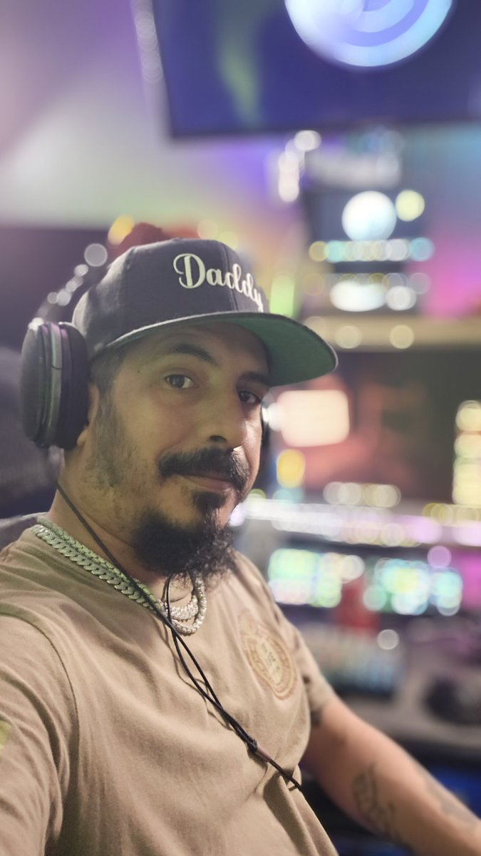 You don’t need motivation, you need momentum. Start small, move fast
#streamer #contentcreator #twitchstreamer #silverdollar #linkinbio