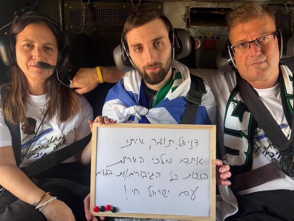 PJakubowicz's tweet image. 🎗️Certains regards et certains gestes diront toujours toujours plus de l’humanité et de l’amour que tous les mots possibles. 

Que ce jour demeure comme le premier d’une paix tant espérée et attendue. Shalom. 

#Strasbourg #otages #Israel #BringThemHomeNow #BringThemHome