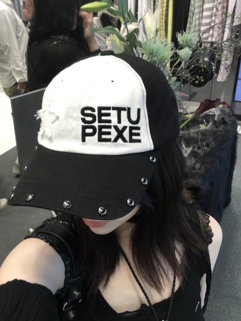 prevnseoul's tweet image. Setupexe studded logo ball cap ลด 10% +คูปอง ลดเหลือ 1180.- รวมส่งฟรี (มัดจำ 580.-) ✮* 🎬

** รับพรีจนกว่าราคาจะปรับ หรือคูปองหมดค่ะ
#setupexe #พรีsetupexe #พรีออเดอร์เกาหลี