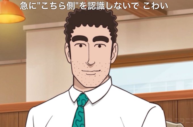 First image shows two women in yellow aprons over white blouses with orange ribbons standing in a restaurant with wooden walls, hanging lamps, and windows. The short-haired woman with brown hair looks surprised with hand on cheek glancing sideways. The long-haired woman with yellow curls smiles. A curly-haired man in white shirt and green tie sits at a table raising hand. Second image focuses on the short-haired woman reacting expressively and the man looking sideways. Third image close-up of the man with curly hair, serious expression, green tie, white shirt, with Japanese text overlay なんでこっち見てるだけでこんなに面白いんだ. Fourth image shows the short-haired woman looking surprised at the curly-haired man in white shirt green tie sitting, with Japanese text overlay なんでこっち見てるだけでこんなに面白いんだ.